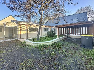 Maison - 204 m² - 7 pièces