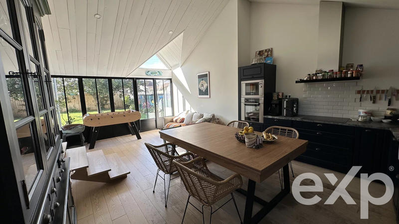 Maison - 199 m² - 8 pièces