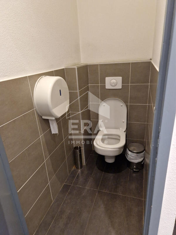 Local d'activité / Entrepôt - 425 m² - 17 pièces