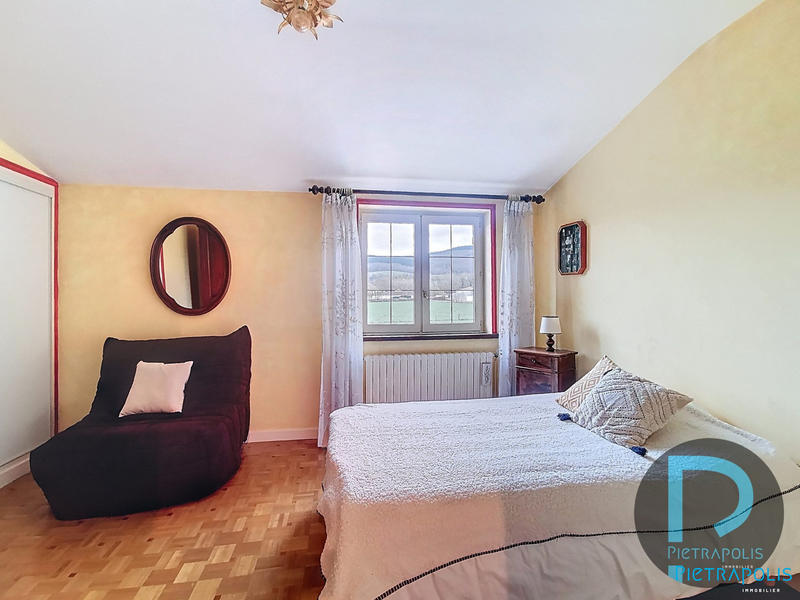 Maison - 280 m² - 9 pièces