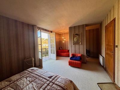 Maison - 230 m² - 6 pièces