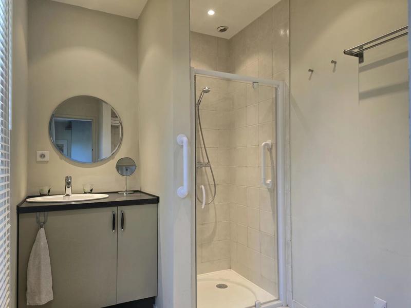 Maison contemporaine - 305 m² - 9 pièces