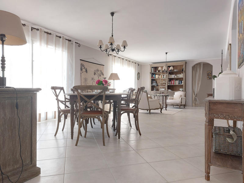 Villa - 219 m² - 6 pièces