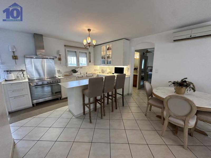 Maison - 140 m² - 5 pièces