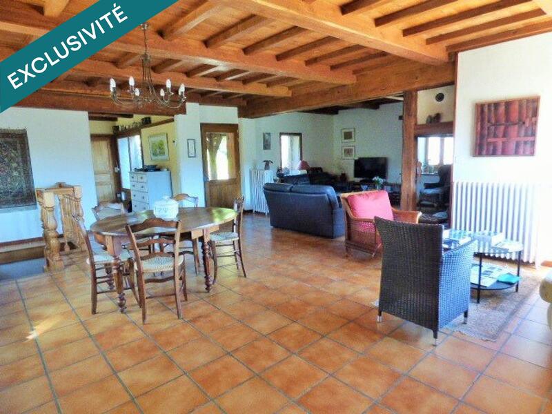 Maison - 215 m² - 9 pièces