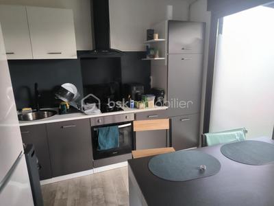 Maison - 240 m² - 10 pièces