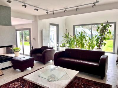 Demeure - 233 m² - 9 pièces