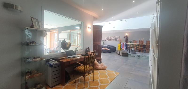 Maison - 320 m² - 10 pièces