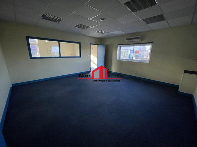 Local d'activités - 330 m² - 8 pièces