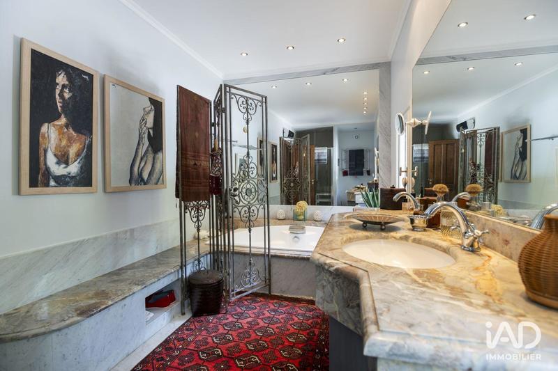 Maison - 300 m² - 6 pièces