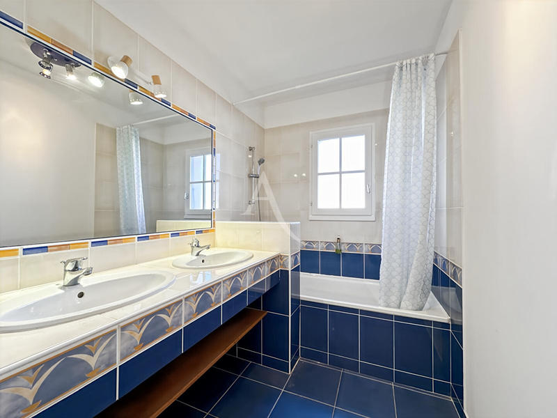 Maison - 99 m² - 4 pièces