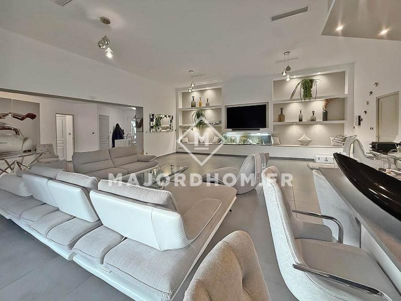 Maison d'architecte - 250 m² - 7 pièces