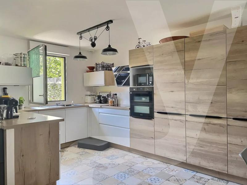 Maison - 102 m² - 5 pièces