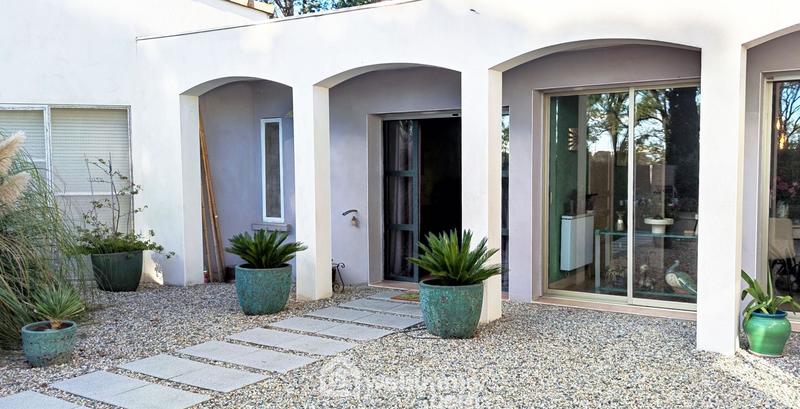 Maison - 240 m² - 7 pièces