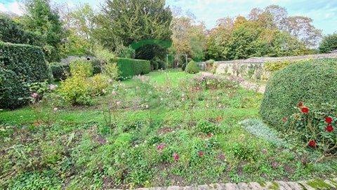 Propriété - 425 m² - 11 pièces