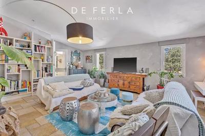 Villa - 250 m² - 9 pièces