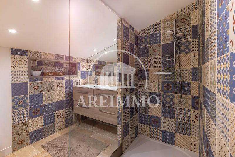 Maison - 228 m² - 11 pièces