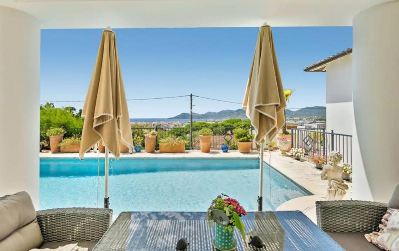 Villa - 240 m² - 6 pièces