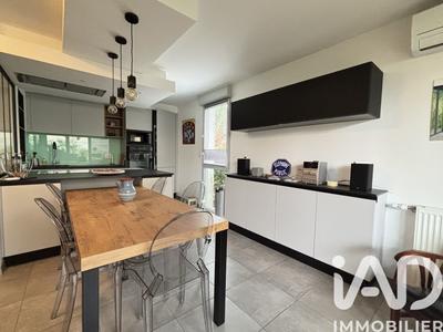 Appartement - 90 m² - 4 pièces