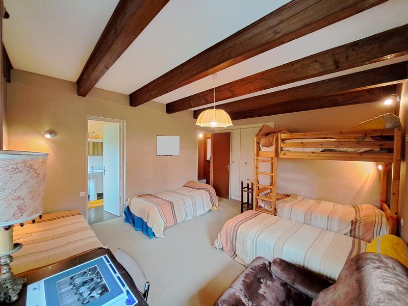 Maison - 248 m² - 9 pièces