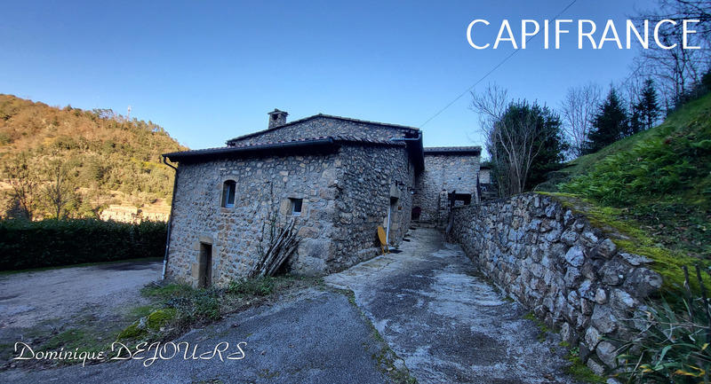 Maison - 205 m² - 11 pièces