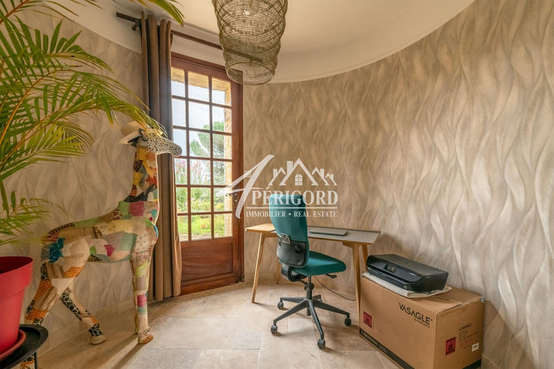 Maison traditionnelle - 227 m² - 10 pièces