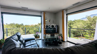 Maison - 263 m² - 6 pièces