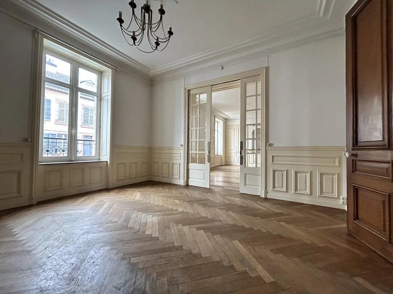 Maison - 252 m² - 8 pièces