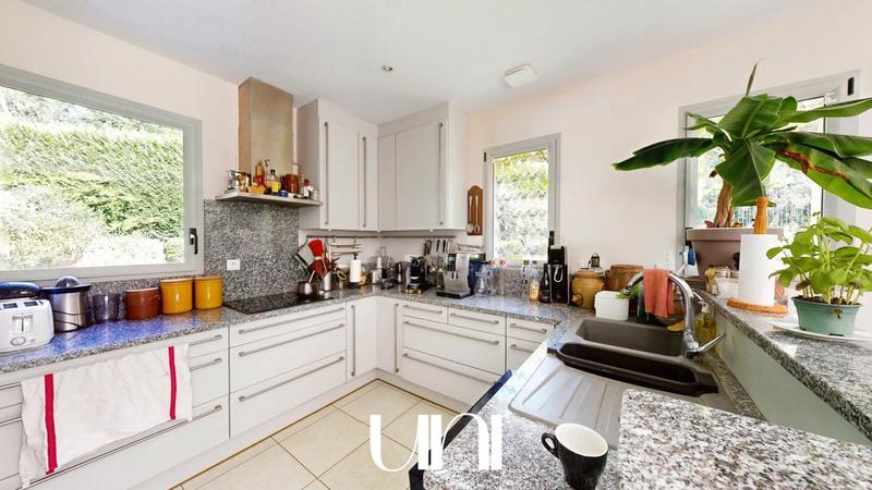 Maison - 264 m² - 8 pièces