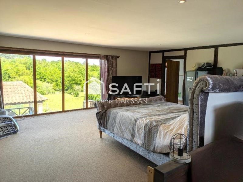 Maison - 859 m² - 19 pièces