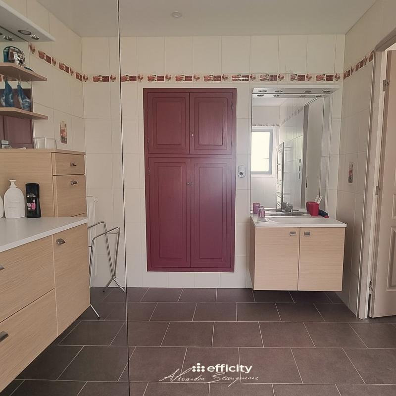 Maison - 258 m² - 11 pièces