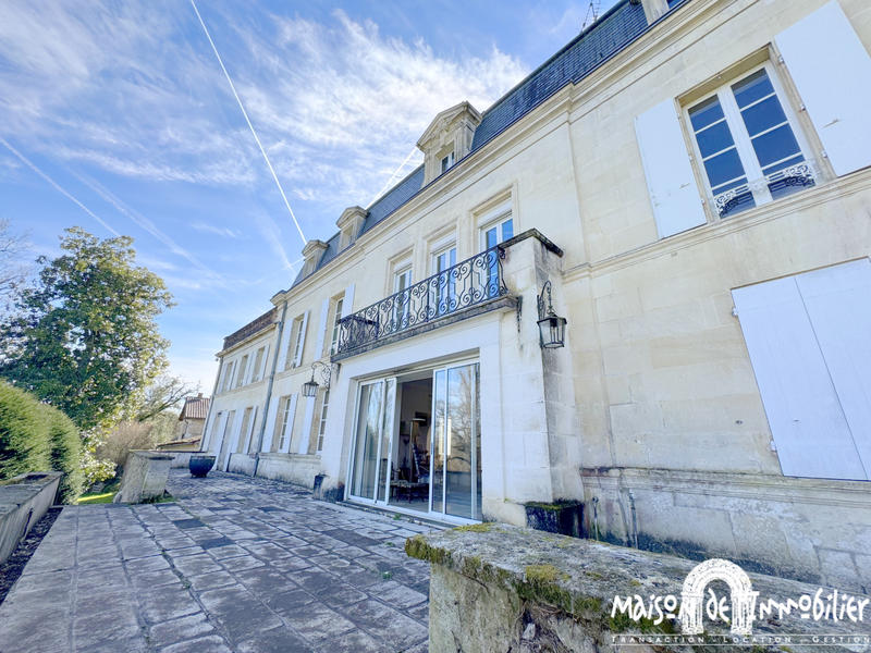 Maison - 527 m² - 12 pièces