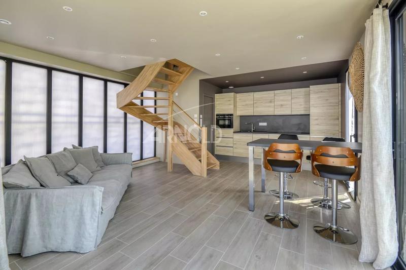 Maison - 200 m² - 8 pièces