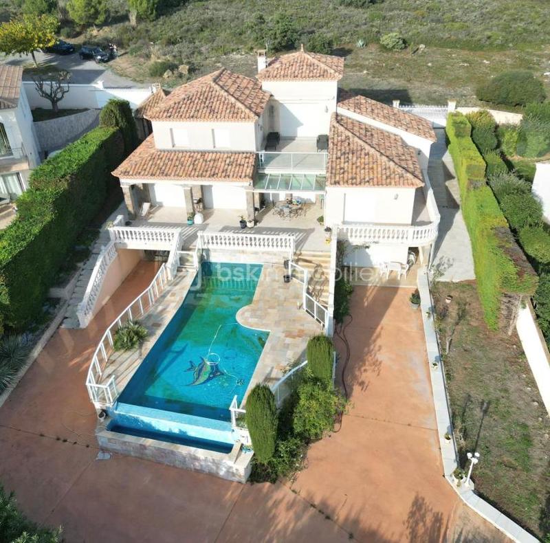 Propriété - 250 m² - 5 pièces