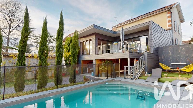 Maison de ville - 286 m² - 8 pièces