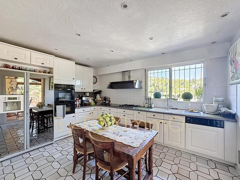 Villa - 372 m² - 9 pièces