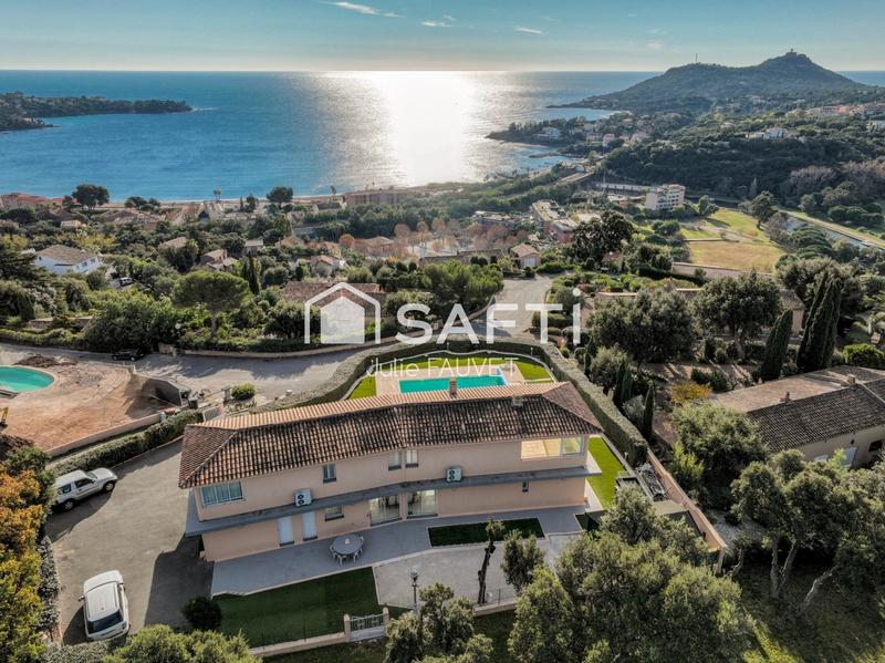 Villa - 250 m² - 9 pièces