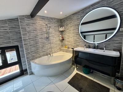 Maison traditionnelle - 195 m² - 6 pièces