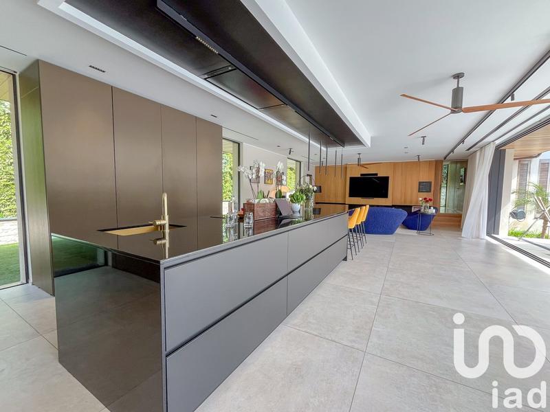 Maison - 300 m² - 5 pièces