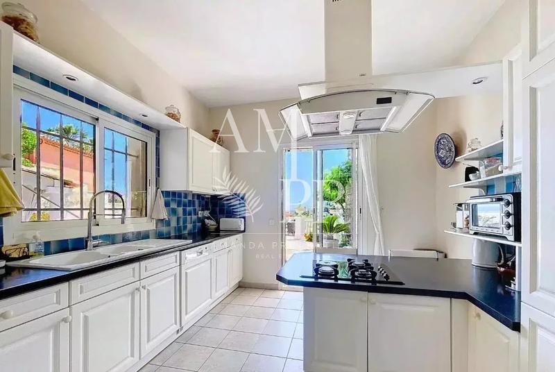 Villa - 230 m² - 9 pièces