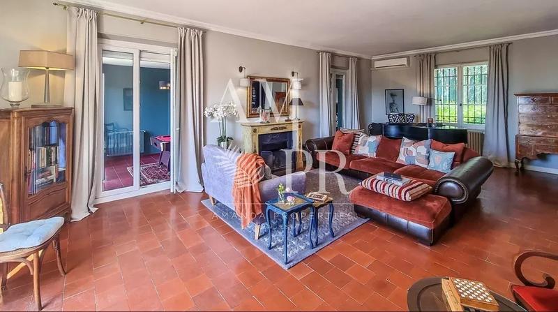 Villa - 530 m² - 10 pièces