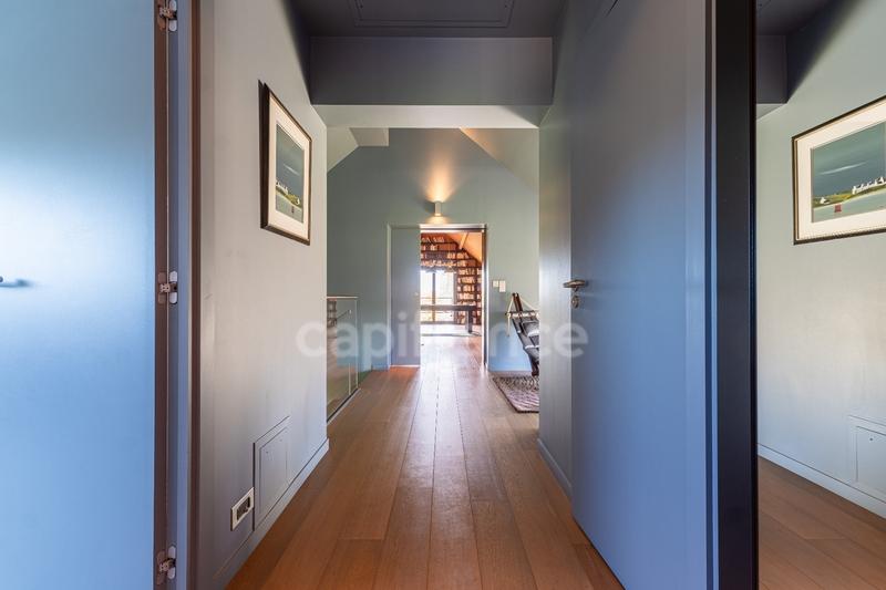 Maison - 228 m² - 8 pièces