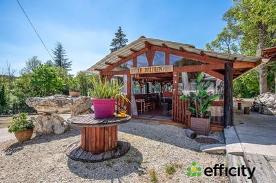 Maison - 246 m² - 11 pièces