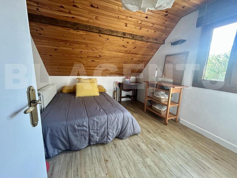 Maison - 228 m² - 10 pièces