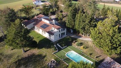 Maison - 226 m² - 7 pièces