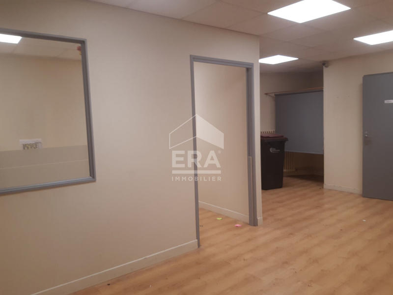 Local commercial - 130 m² - 6 pièces