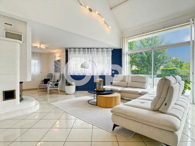 Maison - 260 m² - 9 pièces