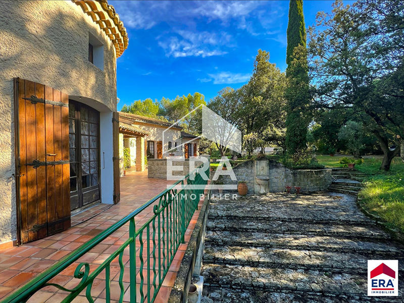 Maison - 222 m² - 6 pièces