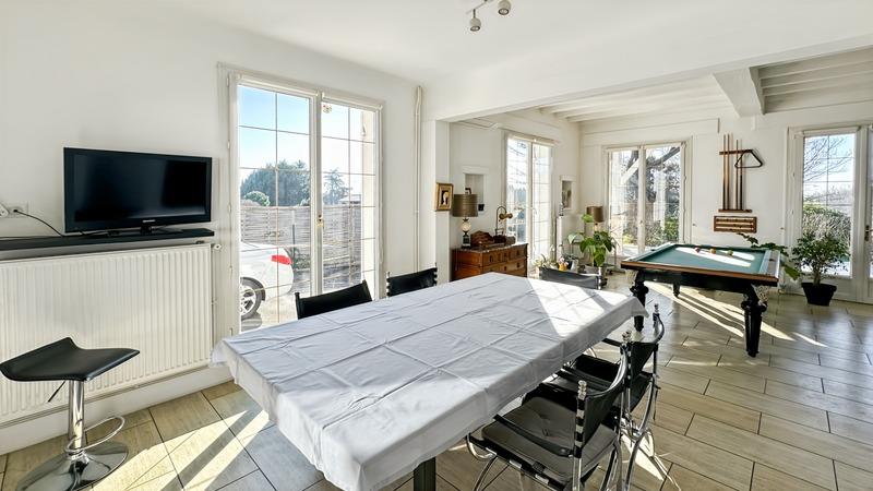 Maison - 205 m² - 6 pièces