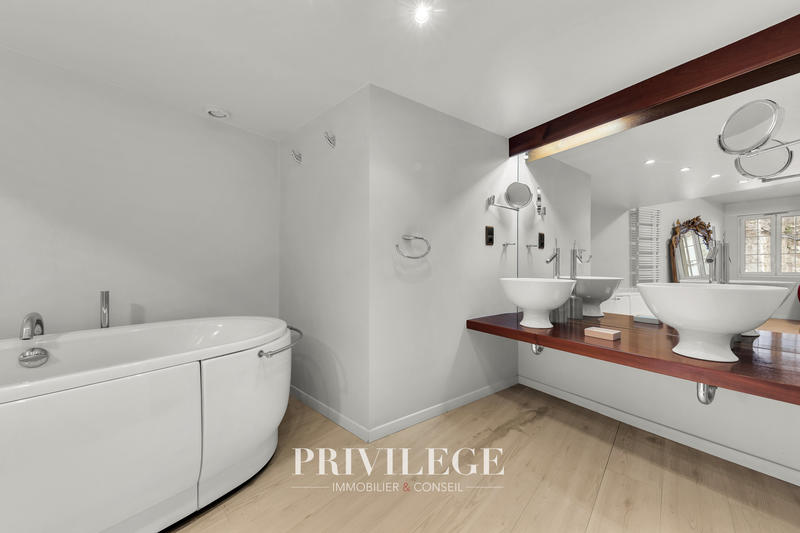 Appartement - 160 m² - 4 pièces